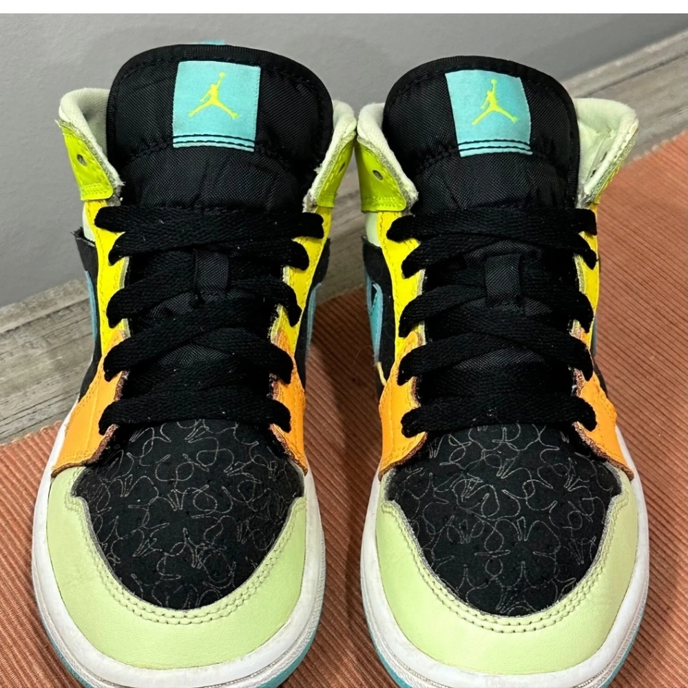 Nike Air Jordan 1 Mid Aurora Green Clover BQ6932-037 Youth Shoes size 1Y